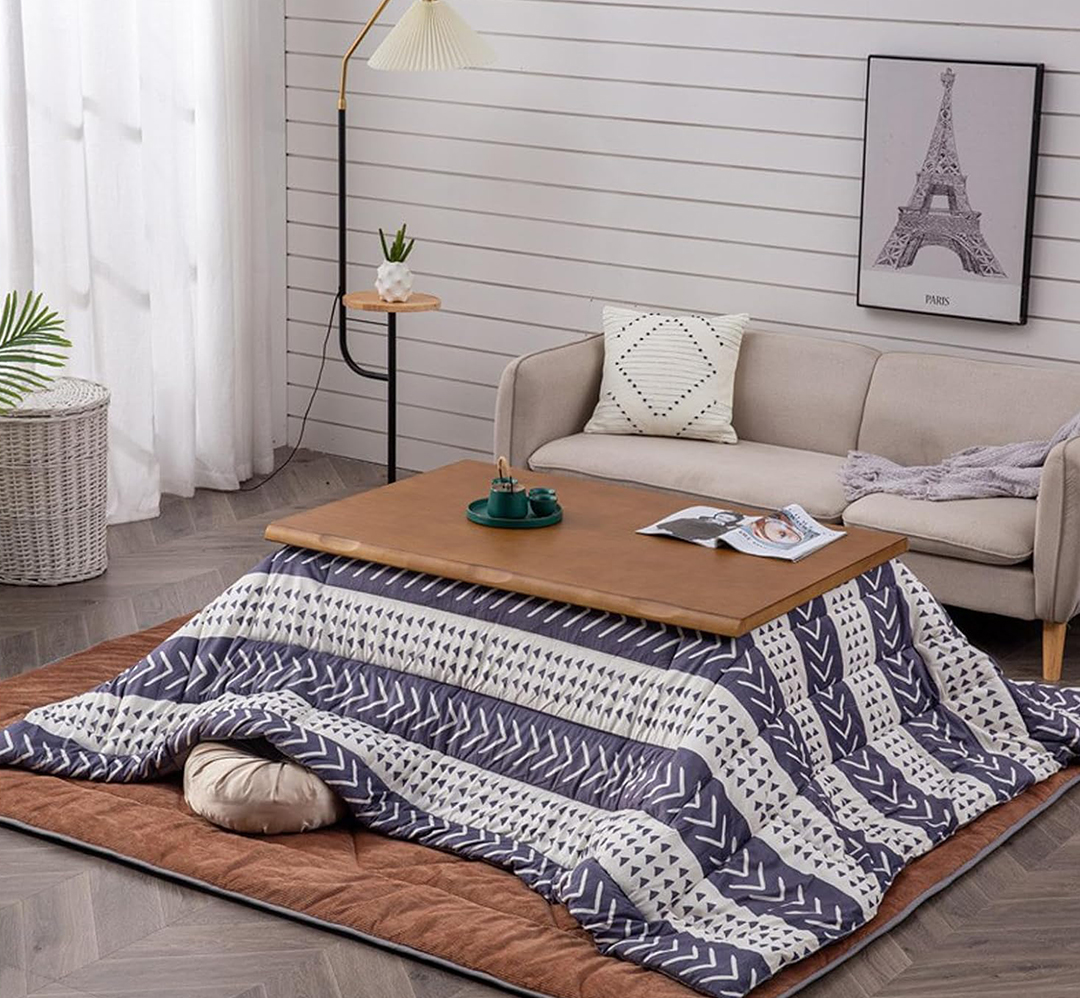 Table chauffante japonaise - Kotatsu - ambiance de salon, couverture motif