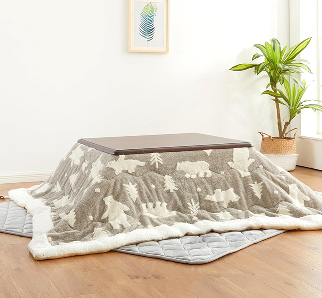 Table chauffante japonaise - Kotatsu - ambiance de salon, couverture motif